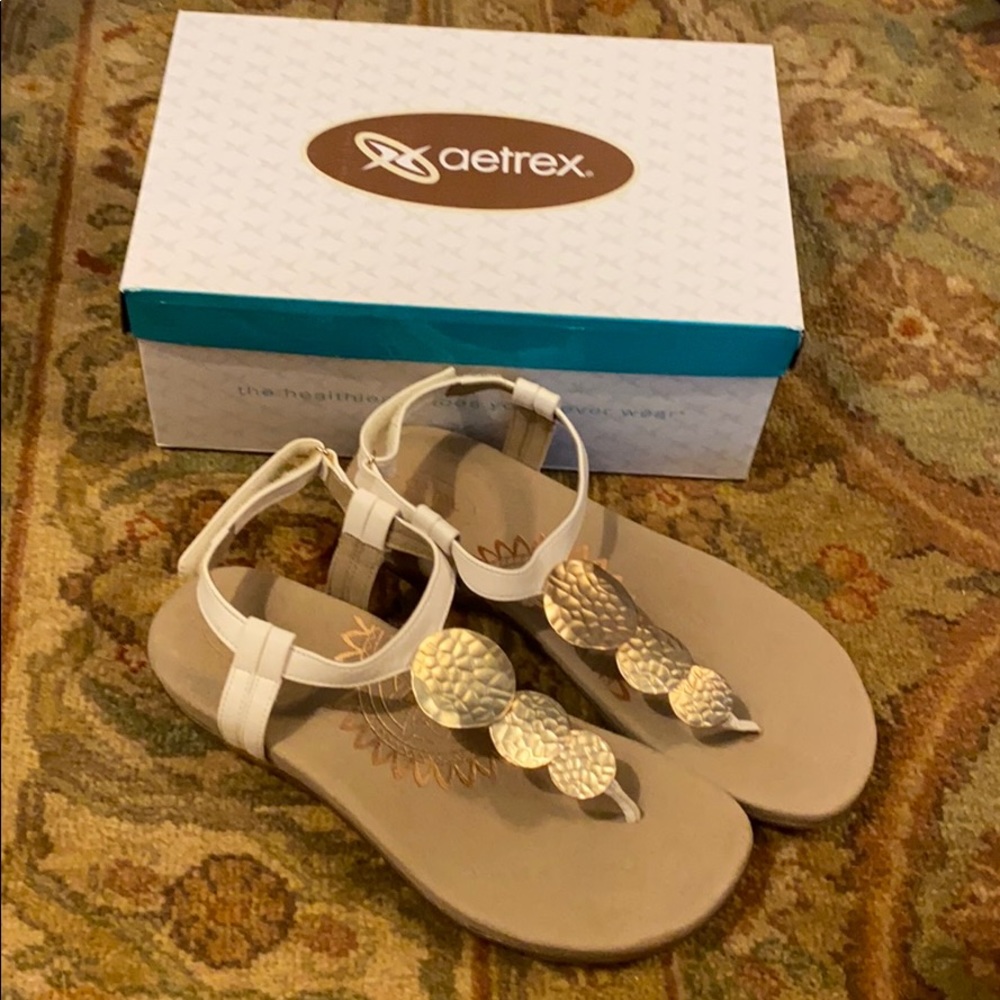 Aetrex (Vonic) White/Gold circle thong
